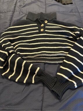 Zara Black and White Striped Zip-Neck cropped Sweater size S worn twice